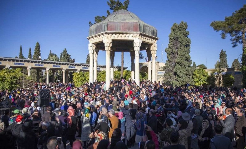 ثبت رکورد بیشترین بازدید نوروزی از آرامگاه حافظ 