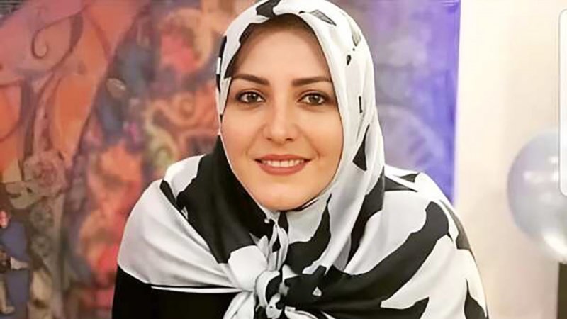 تیپ متفاوت المیرا شریفی‌مقدم با کلاه در نمایشگاه کتاب تهران+ عکس