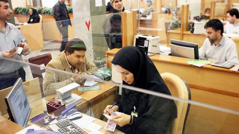 خبر خوب یک نماینده مجلس برای کارمندان بانک‌ها