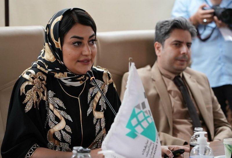رونمایی از کتاب زرسنگ ملکه در حاشیه نمایشگاه طلا و جواهر اصفهان + فیلم