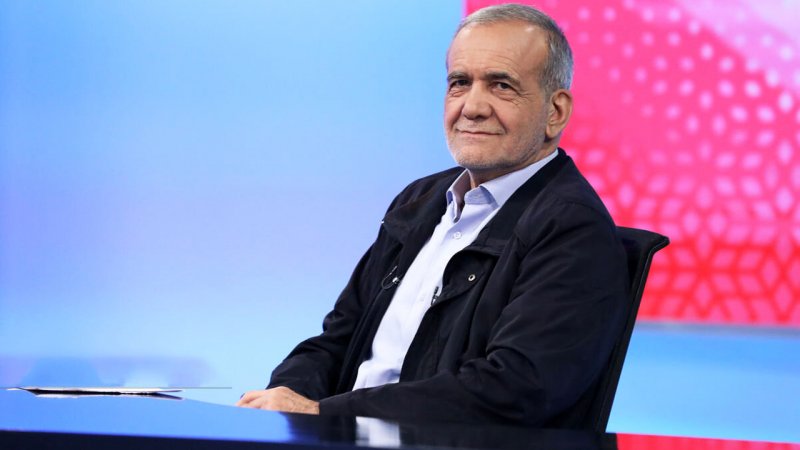 این تصاویر از مسعود پزشکیان را حتما ببینید /دقایقی قبل از مناظره اول انتخابات 