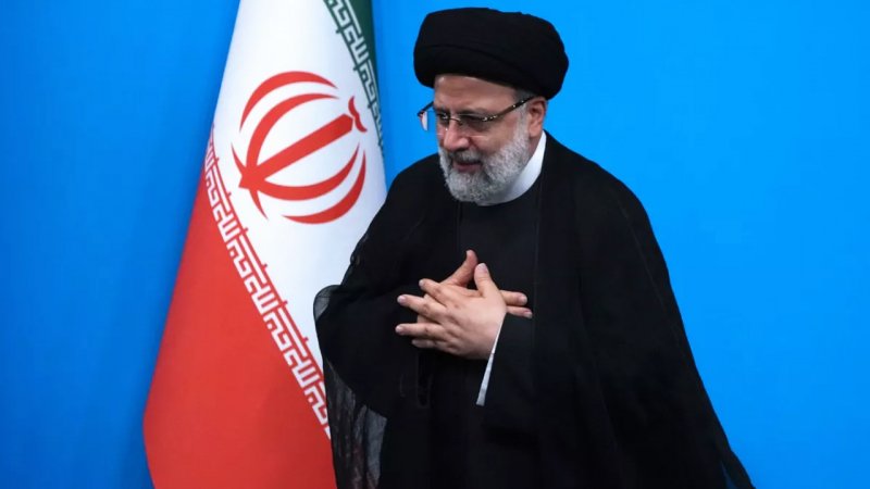 عکس دیده نشده از داخل بالگرد شهید رئیسی پیش از سقوط+ عکس