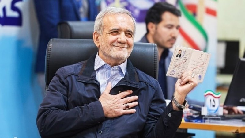 رونمایی از پوستر جدید انتخاباتی پزشکیان/حمایت بهترین وزیر تاریخ اقتصاد ایران از پزشکیان+ عکس