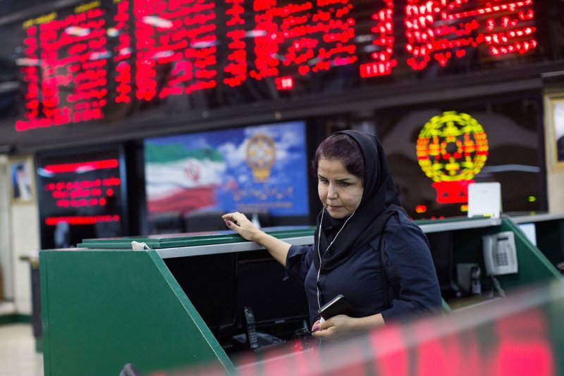 بورس سراسر قرمزپوش شد/ سقوط ۶۱ هزار واحدی شاخص کل