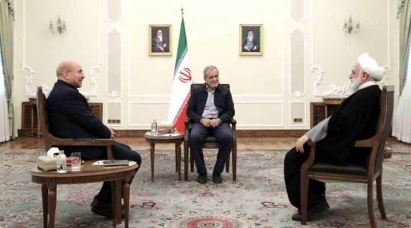 اولین جلسه سران قوا با حضور پزشکیان برگزار شد