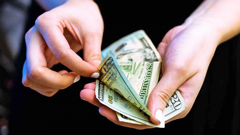 سیگنال جدید رییس‌کل بانک مرکزی به قیمت دلار/ بازار طلا بلوکه شد