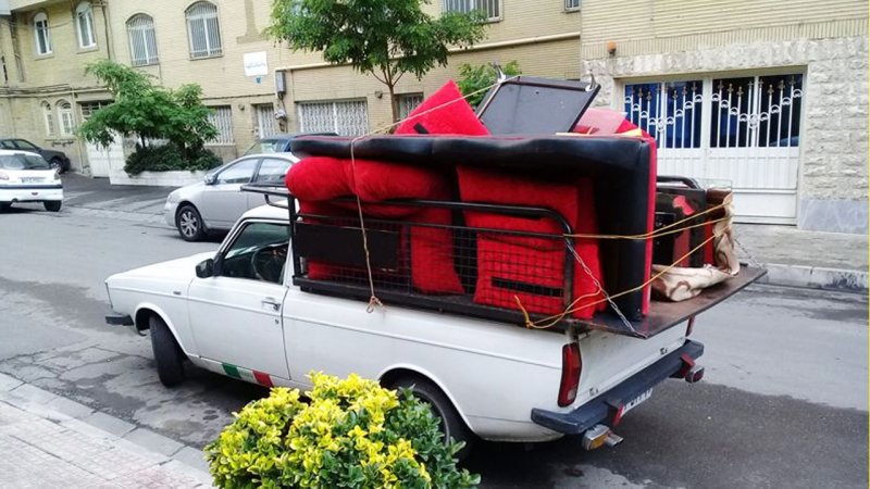 پشت‌نوشته تلخ یک وانت باری سوژه شد+ عکس