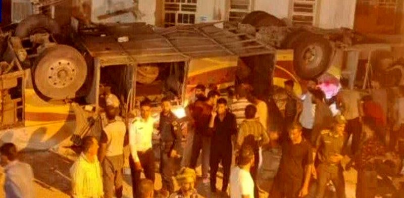 واژگونی اتوبوس زائران پاکستانی در دهشیر یزد؛ ۲۸ نفر جان باختند/ علت واژگونی چه بود؟+ فیلم