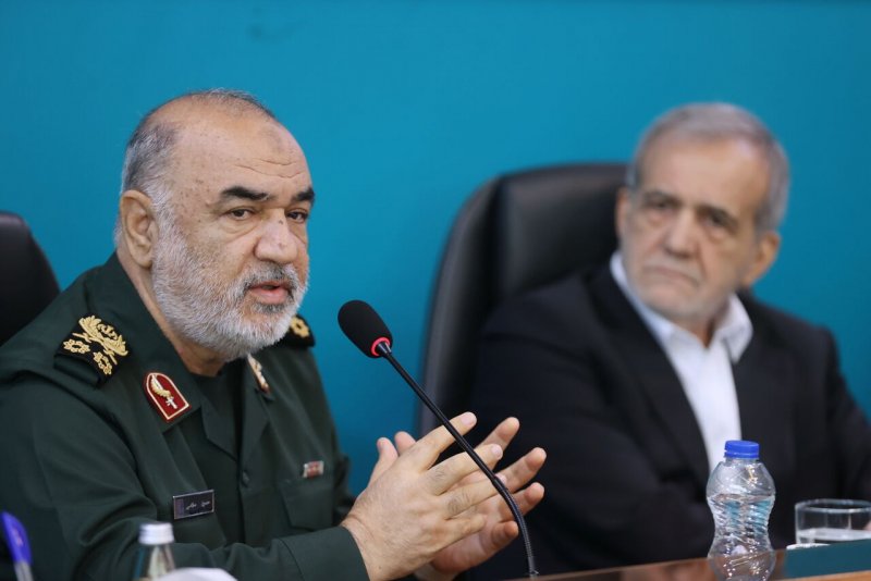 فرمانده سپاه: ۱۲ کشتی اسرائیلی را مورد اصابت قرار دادیم + فیلم