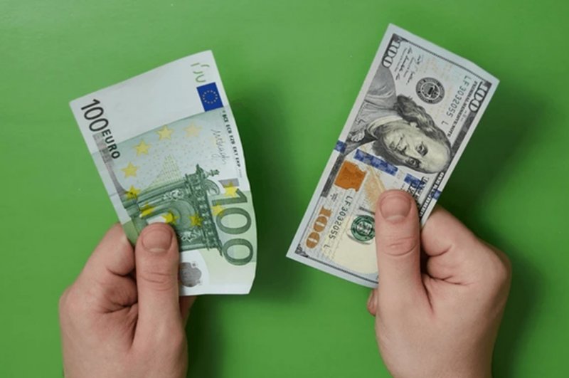 قیمت دلار و یورو در بازارهای مختلف 18 شهریورماه