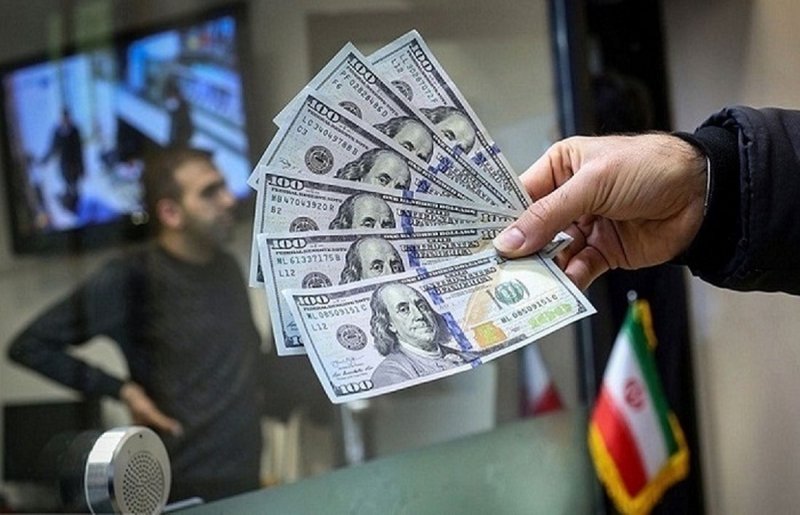 نوسان قیمت دلار در ۱۹ماه اخیر به‌رغم ۶ بحران بین ۵۹ تا۶۱هزار تومان