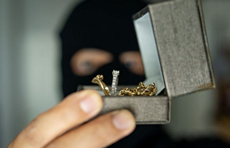 سرقت مسلحانه از یک طلافروشی در کرج