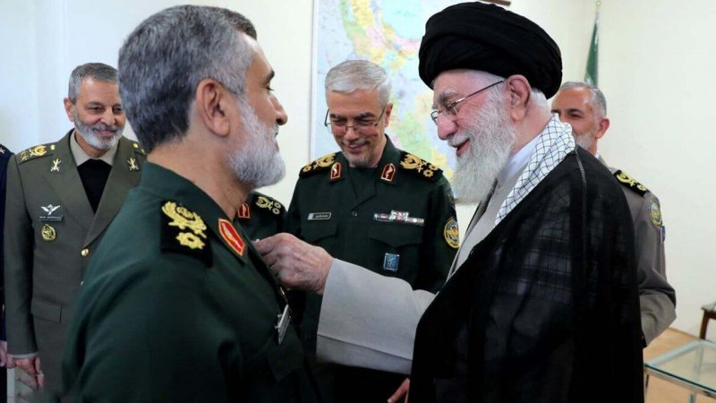 رهبر انقلاب به همسر سردار حاجی زاده چه گفتند؟