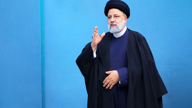 یک عکس خاص از ابراهیم رئیسی در دفتر کار چهره اصلاح طلب+ تصویر