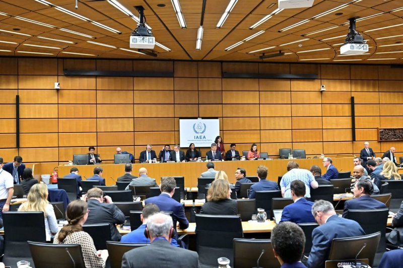 تصویب قطعنامه پیشنهادی تروئیکا و آمریکا علیه برنامه صلح‌آمیز هسته‌ای ایران