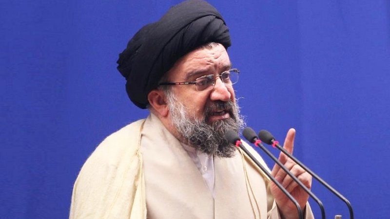 طعنه سنگین امام جمعه تهران به پزشکیان بخاطر اجرا نکردن قانون حجاب