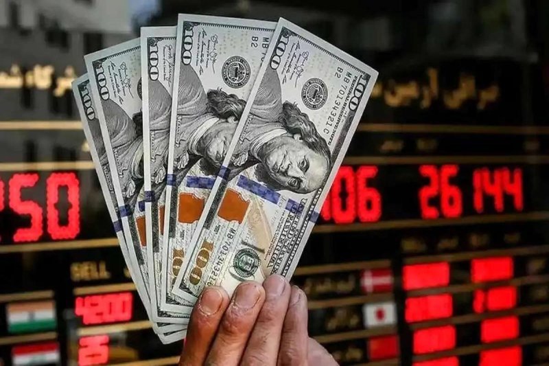دلار بالای ۸۰ هزار تومن خطرناک است