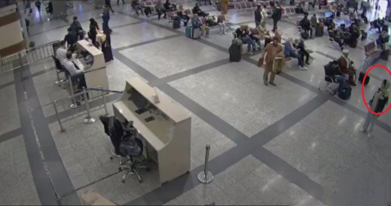  قبل از برداشتن عمامه روحانی در فرودگاه مهرآباد چه اتفاقاتی افتاده بود؟+ فیلم