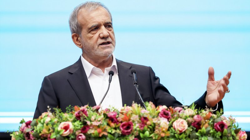پزشکیان: کوتاه نخواهم آمد/ حتی اگر جوانان را کتک بزنند نباید مملکت خود را رها کنند