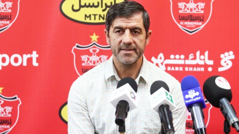 کریم باقری ۱۸ میلیارد تومان میگیرد که یک گوشه بایستد و فقط مبصر باشد!