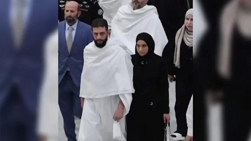 حضور غیرمنتظره همسر الشرع در مکه+ فیلم