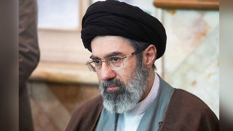تصویری از فرزند رهبر انقلاب در مراسم راهپیمایی روز ۲۲ بهمن+ عکس