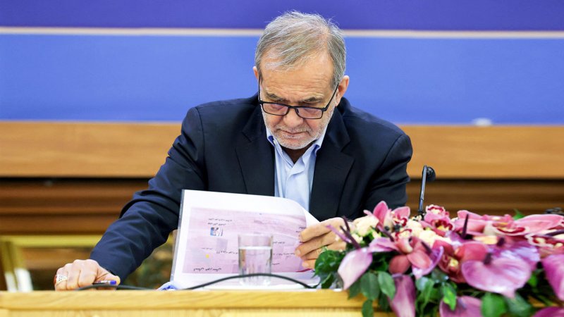 الویری: اگر جای پزشکیان بودم، در استعفا دادن درنگ نمی کردم