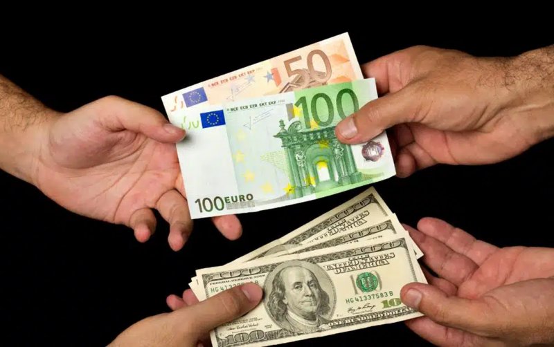 نرخ ارز در بازارهای مختلف 25 فروردین/ دلار و یورو گران شد