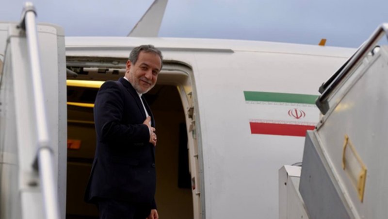 عراقچی راهی جده شد