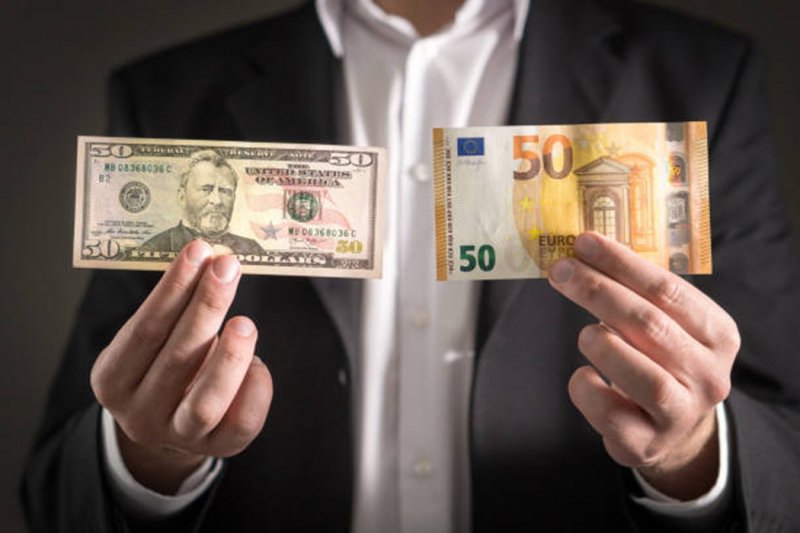 نرخ ارز در بازارهای مختلف 6 خرداد/ دلار و یورو گران شد