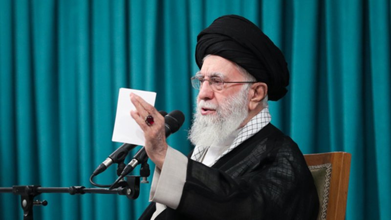 رهبر انقلاب: مراقب باشید در فهم انقلابیگری خطا صورت نگیرد