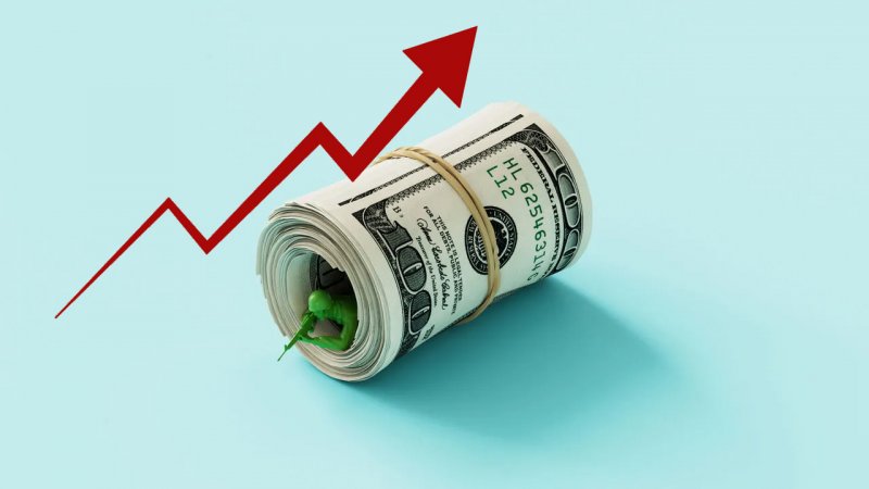 قیمت دلار امروز شنبه ۲۴ خرداد / دلار بازار آزاد ۱۰۰ هزارتومان را رد می‌کند؟!