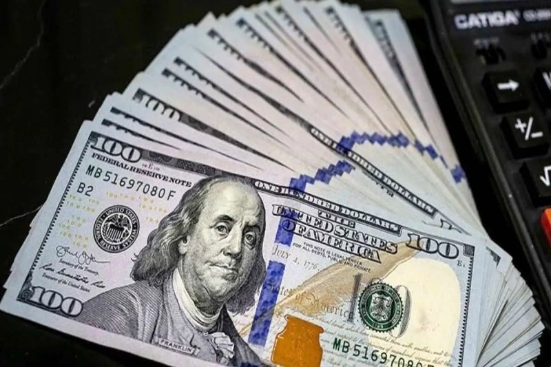 بازار ارز تجاری فعال است