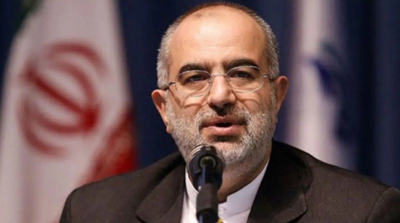 انتقاد حسام‌الدین آشنا از پزشکیان/ دست از خوشمزگی و بدیهه‌سرایی بردارید!