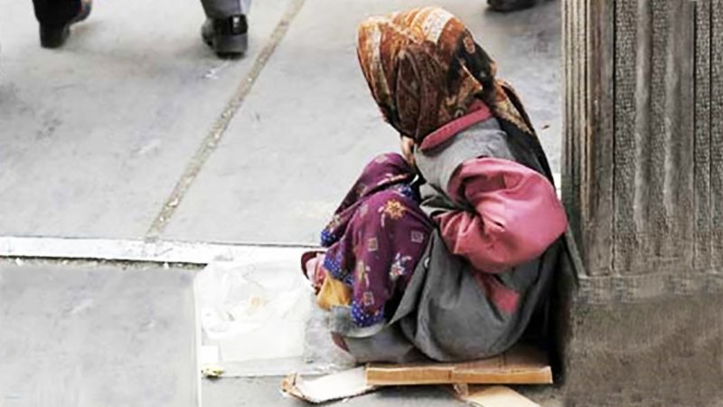 این دختر گدا با 500هزار فالوئر، درآمد میلیونی دارد