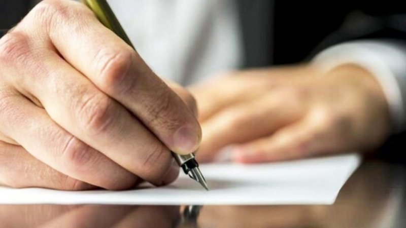 حکم آقای وزیر جنجال‌آفرین شد/ قبادیان کیست؟ + عکس