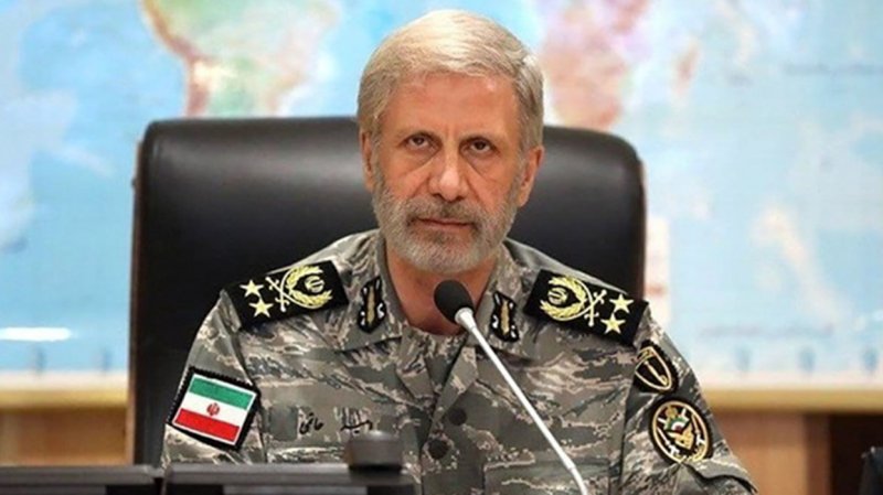 سرلشکر حاتمی: راهی جز قوی شدن نداریم