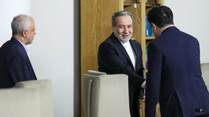 عراقچی پدر شد/ اسم پیشنهادی برای دختر آقای وزیر + تصویر