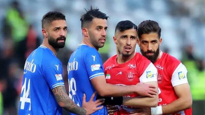 ضربه بزرگ استقلال به پرسپولیس /مهاجم مطرح آبی‌پوش شد!+ عکس