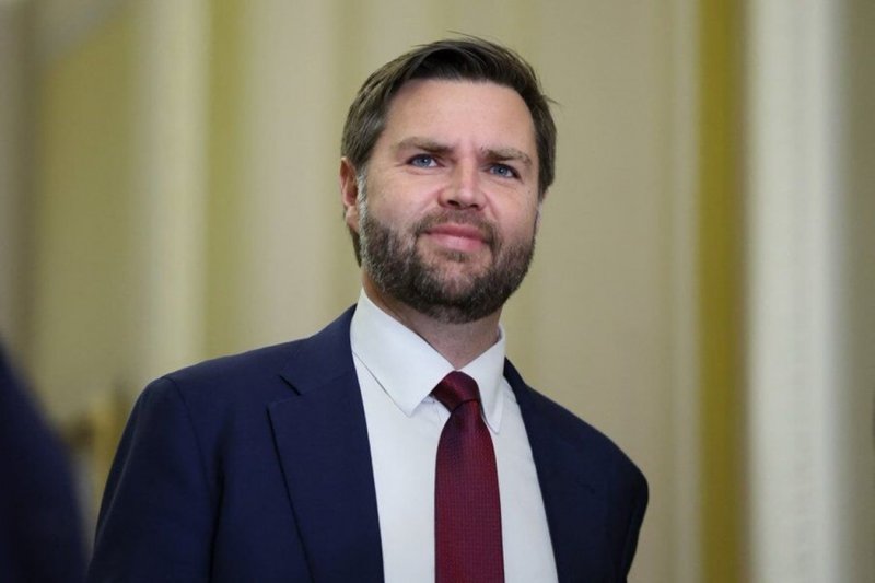 پیام معاون ترامپ در شبکه‌های اجتماعی جنجالی شد