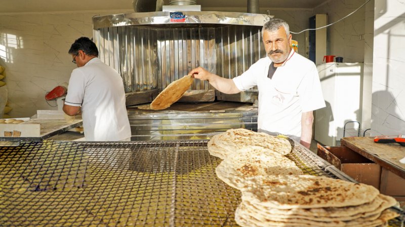 تخلف تازه در نانوایی‌ها؛ دوتا بخر، یکی ببر!