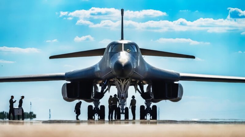 بمب‌افکن B-1B پیامی برای نیروی هوایی آمریکا دارد