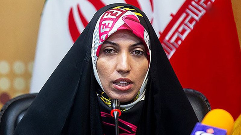 عکس یادگاری آمنه سادات ذبیح پور با دختران بی حجاب در لبنان+ تصویر