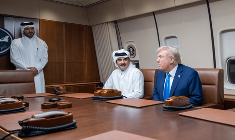 رفتار عجیب ترامپ با امیر قطر در پایگاه العدید رفتار عجیب ترامپ با امیر قطر در پایگاه العدید