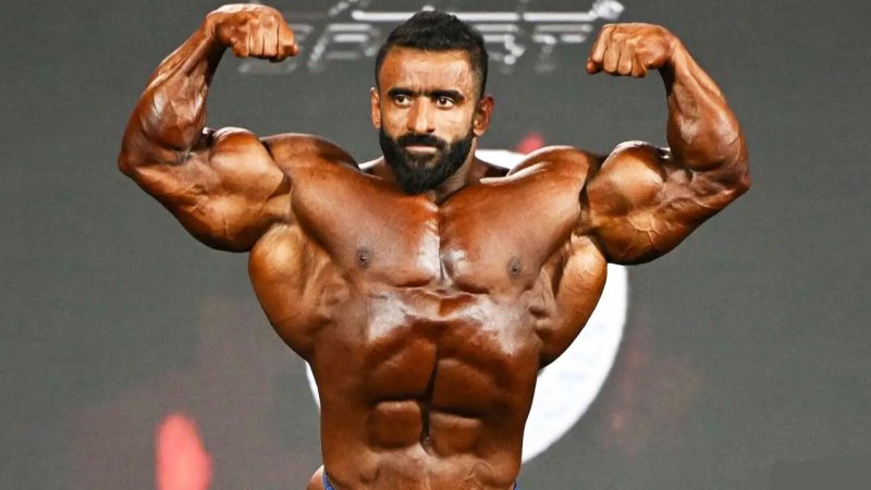 هادی چوپان با جوایز نقدی این خودرو لوکس را خرید! + عکس هادی چوپان با جوایز نقدی این خودرو لوکس را خرید! + عکس