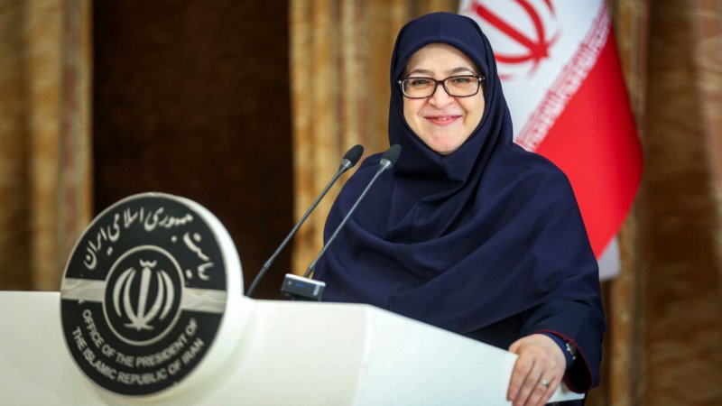 ژست عجیب سخنگوی دولت پزشکیان برای خبرنگاران + تصویر