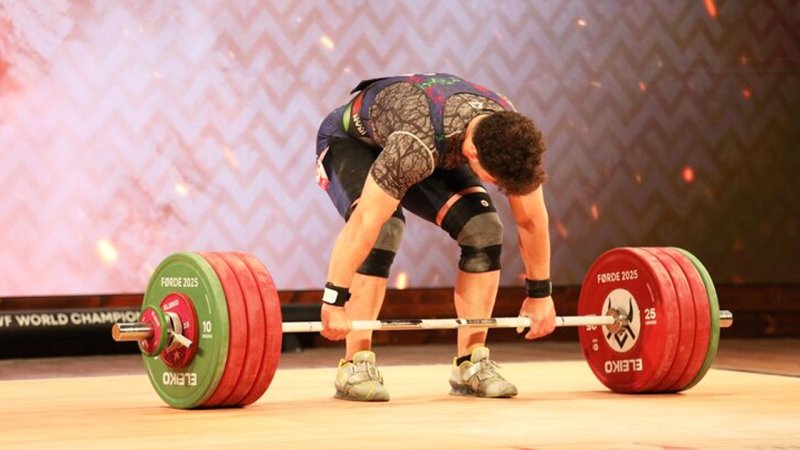 کوچ قهرمان وزنهبرداری به بحرین! + عکس کوچ قهرمان وزنهبرداری به بحرین! + عکس