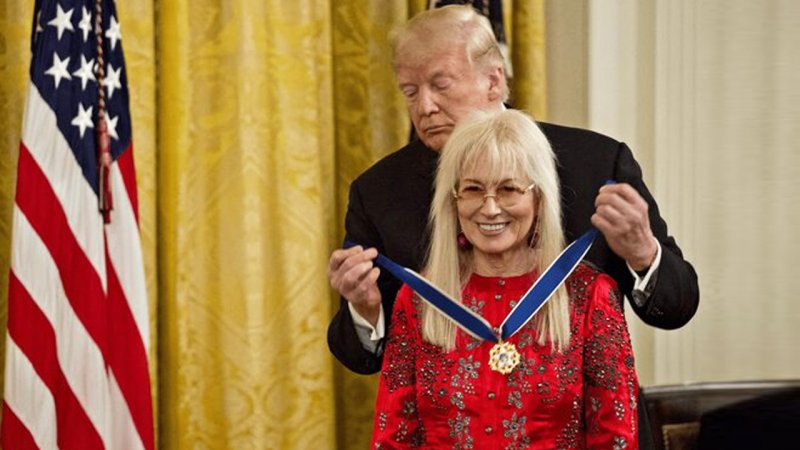 این زن ثروتمند اسرائیلی پشت پرده تصمیم‌های مهم ترامپ و سیاست خاورمیانه‌ای آمریکا است+ عکس