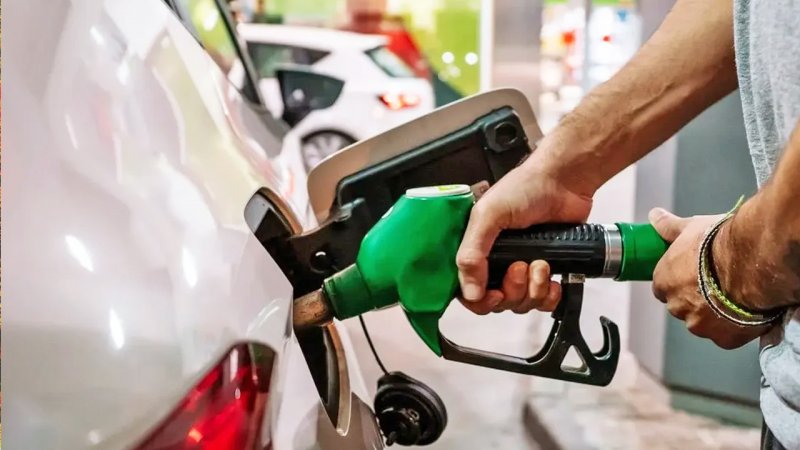 توضیح مهم سخنگوی دولت درباره تغییر قیمت بنزین سهمیه‌ای