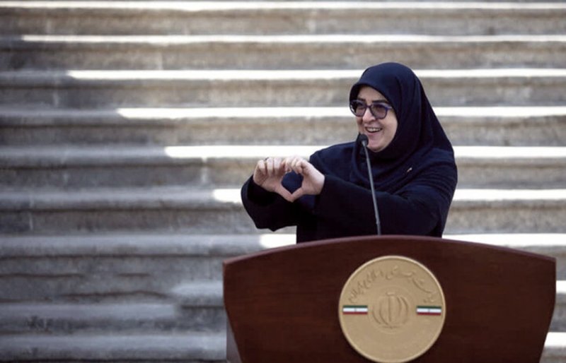 حمله روزنامه اصولگرا به فاطمه مهاجرانی/ دولت هرچه سریعتر این سخنگو را تغییر دهد